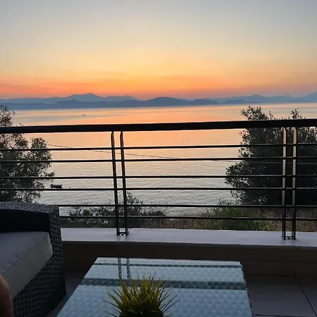 Spenny Sunrise Apartment Xiropigado